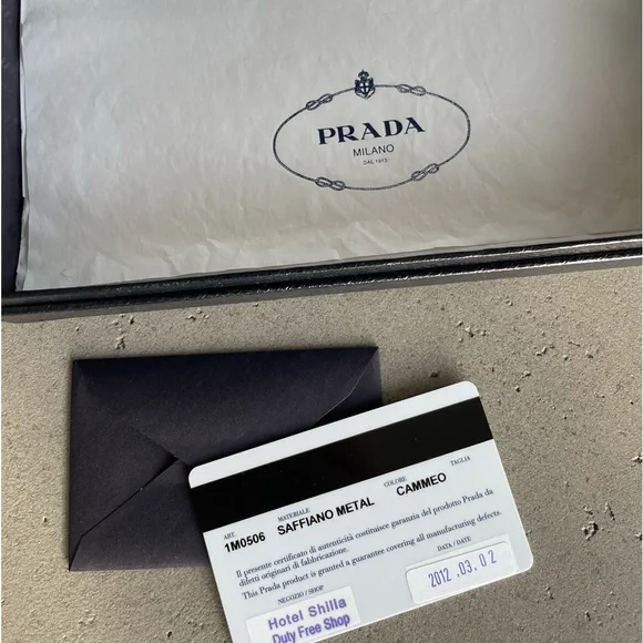 PRADA nude prada saffiano zip wallet - Picture 8 of 16